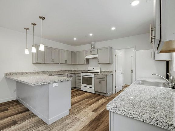 2nd image of 550 Hathway Ave