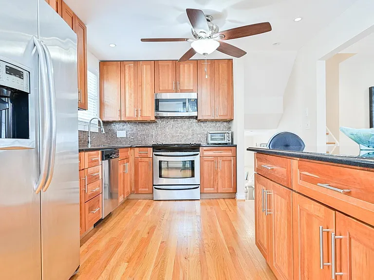 100 N Argyle Ave — Photo 11