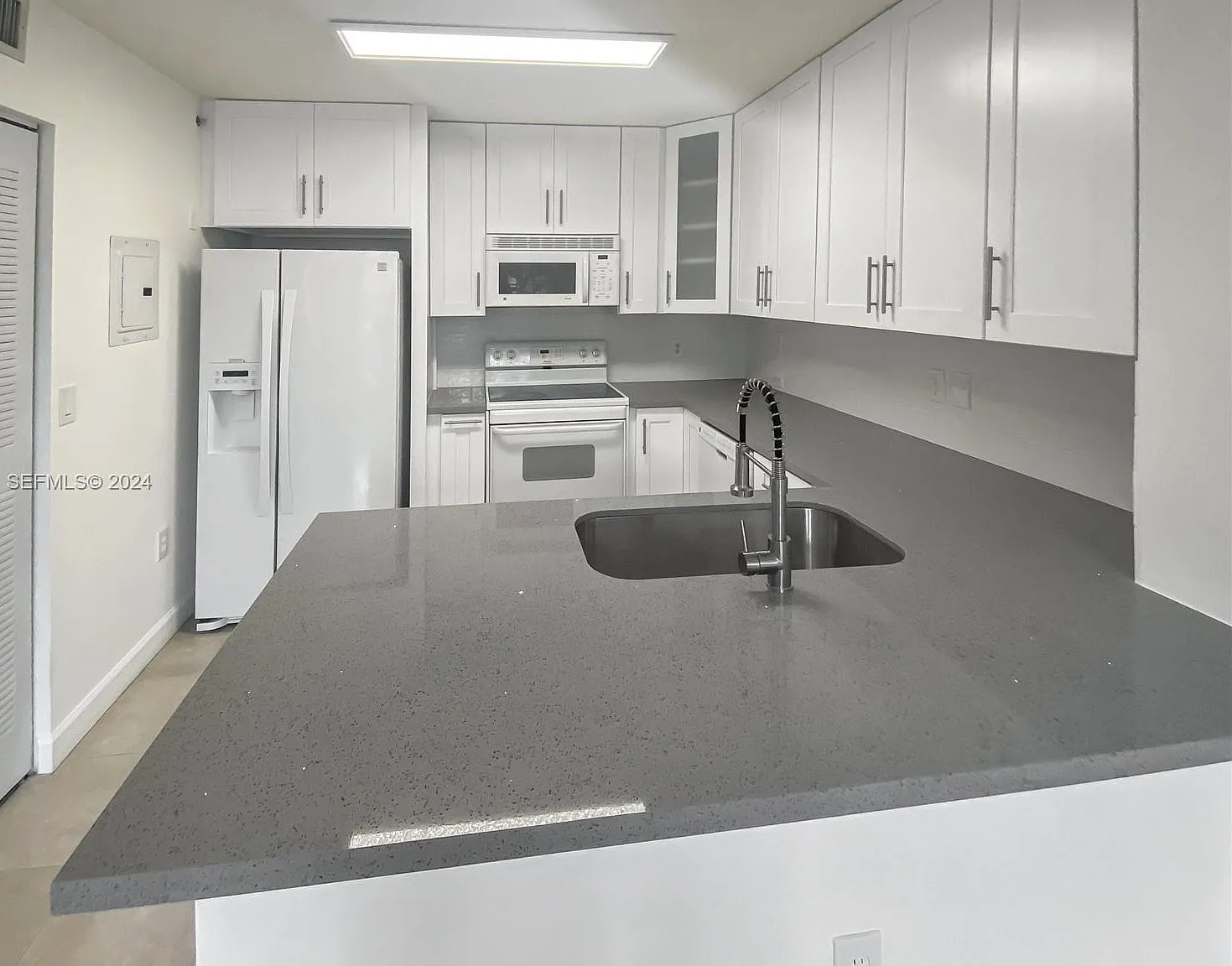 1 bed, 700 sqft, $2,100 — Photo 4