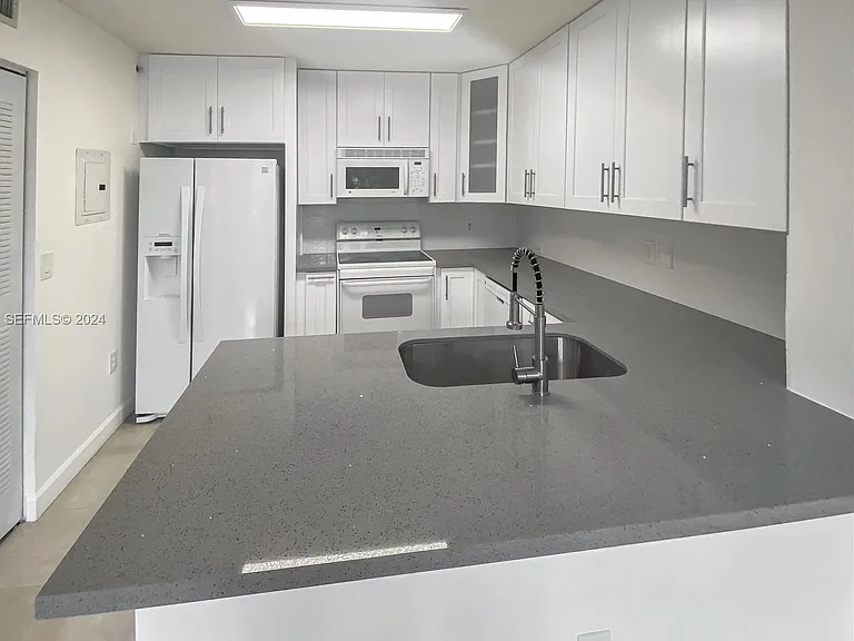 2113 Renaissance Blvd — Photo 4