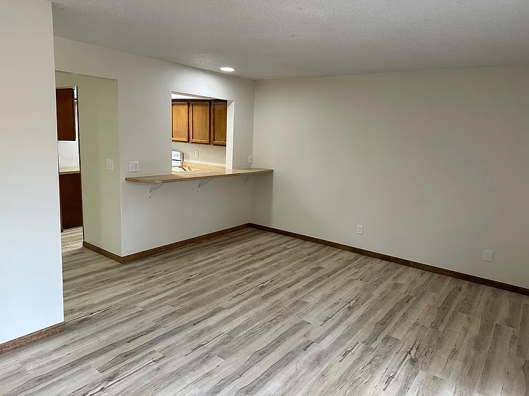 303 Foxfire Dr — Photo 3