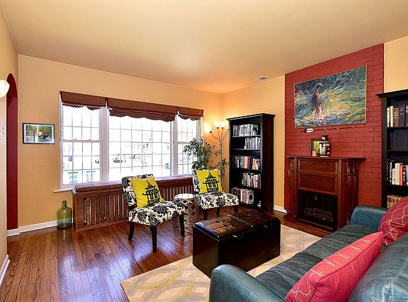 4th image of 468 W Montrose Ave