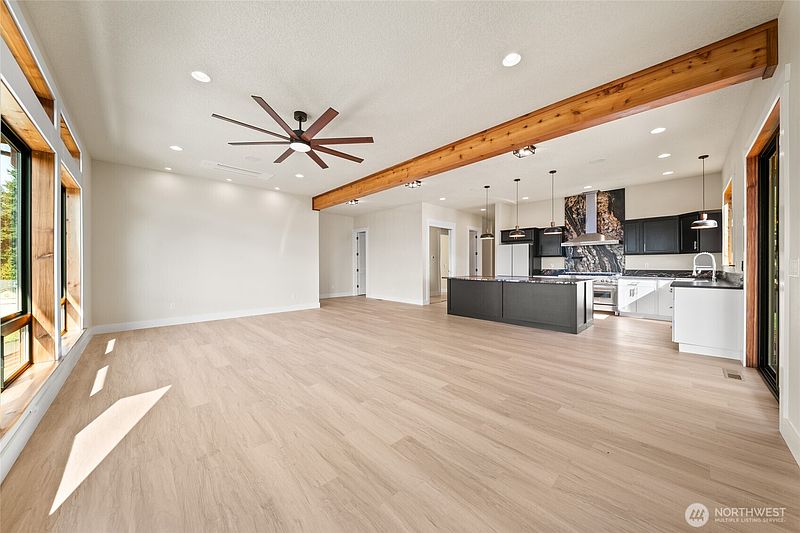 5th image of 120 Victoria Circle
