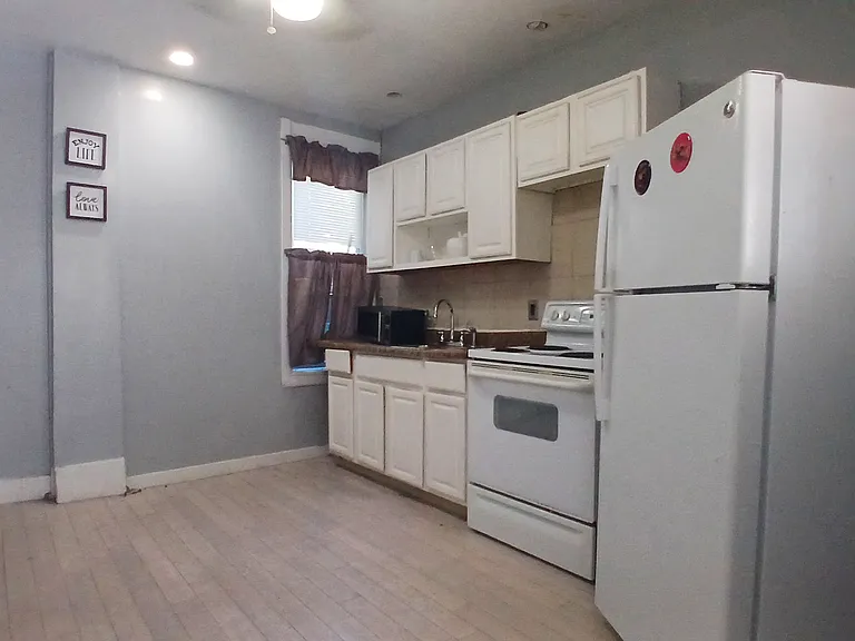 2925 N Marshall St — Photo 5