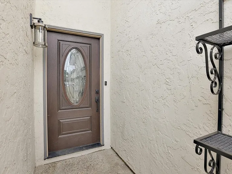 4746 Eagle Lake Dr — Photo 3