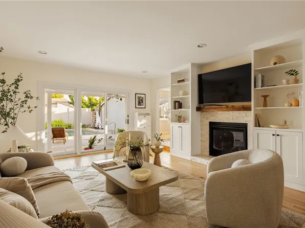 23642 Oxnard St, Woodland Hills, CA 91367