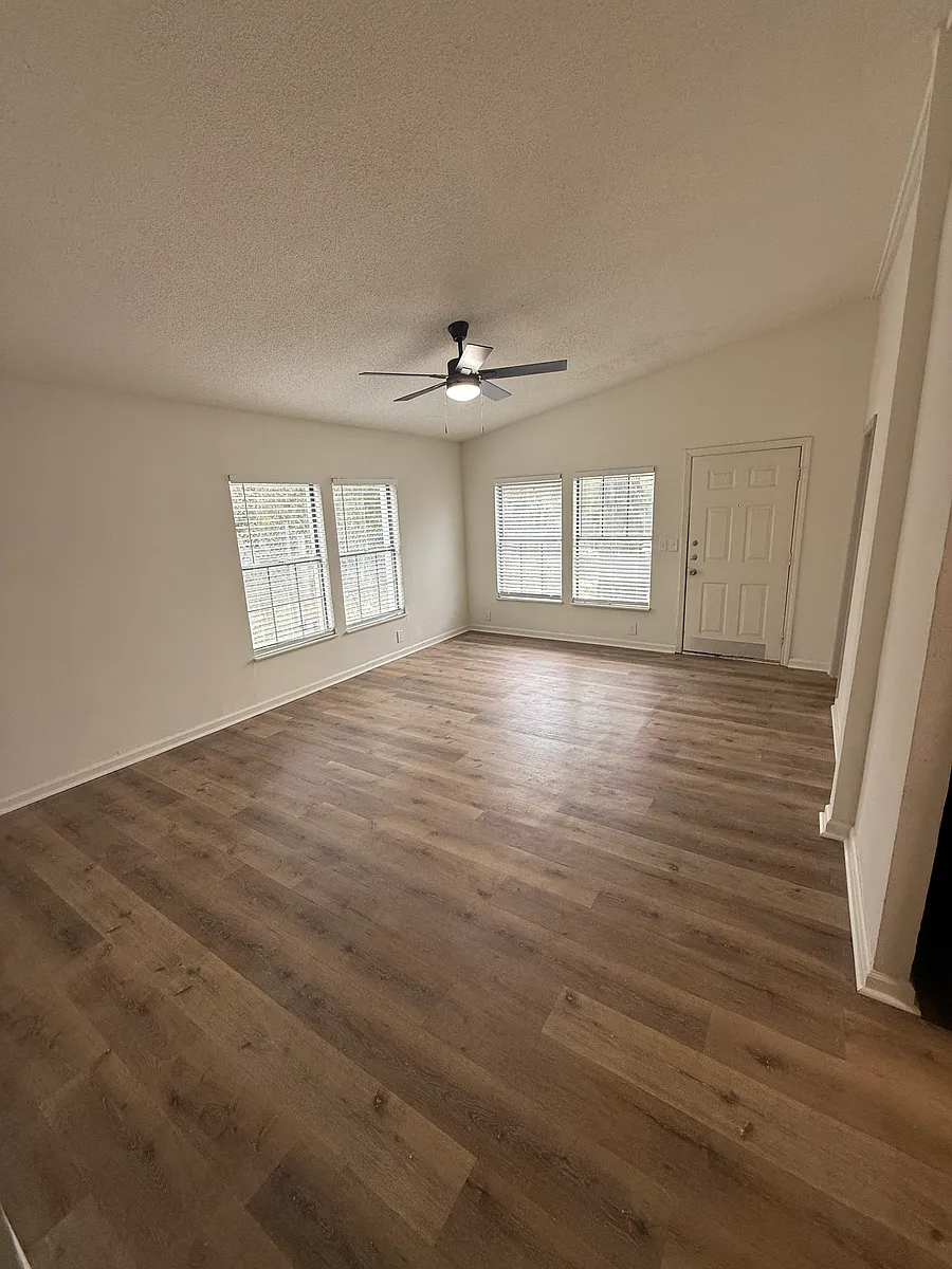 Building Photo - 512 Imperial Valley Dr #A
