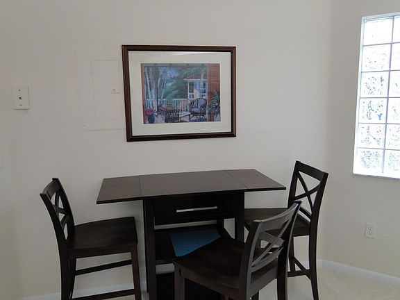 Cafe-style, eat-in kitchen
