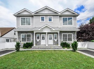 7 Corchaug Ave #A, Pt Washington, NY 11050