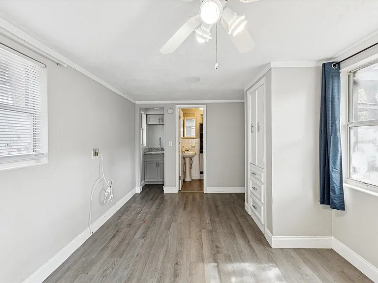 705 3rd Ave NE #2 — Photo 5