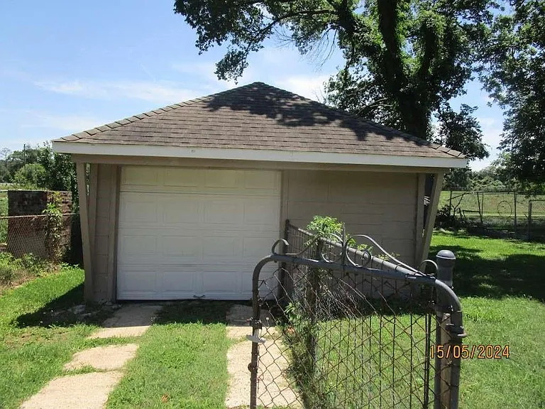 7410 Dallas St — Photo 13