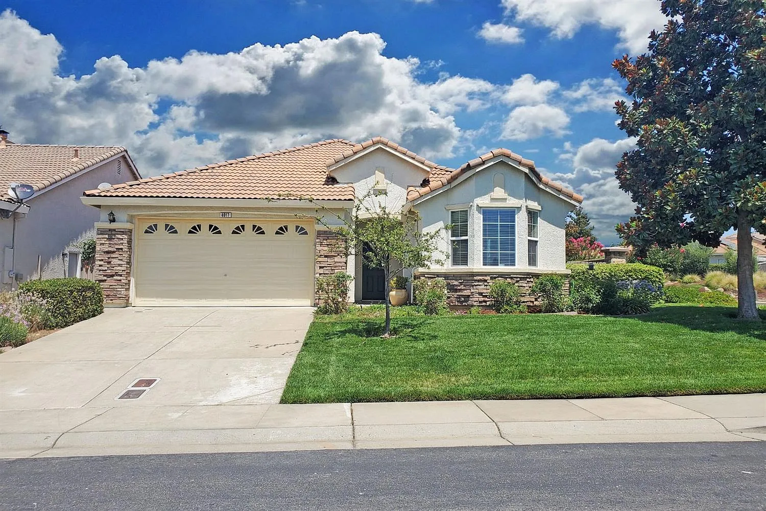 4017 Treeline Way photo 1