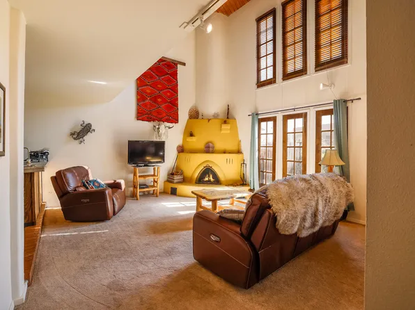 1 Laguna Trl, Corrales, NM 87048