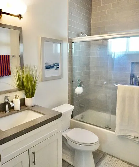1157 S Point View St — Photo 14