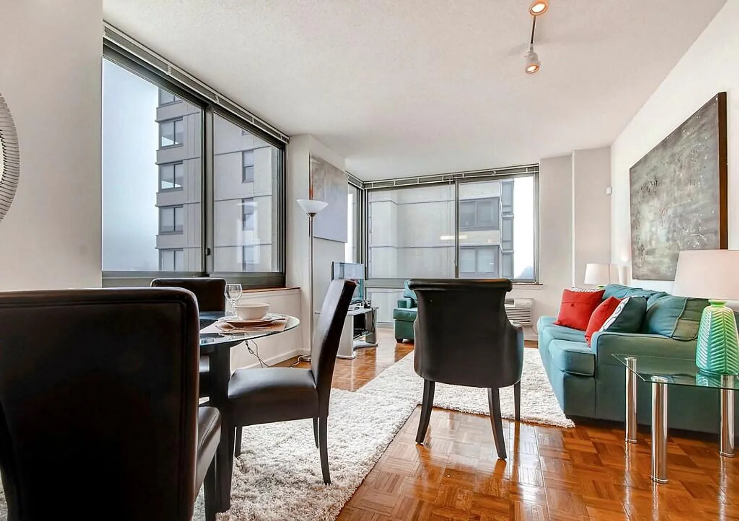 2 bed, 2.0 bath, 1130 sqft, $10,074 — Photo 3