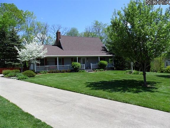 2nd image of 1055 Lancaster Dr
