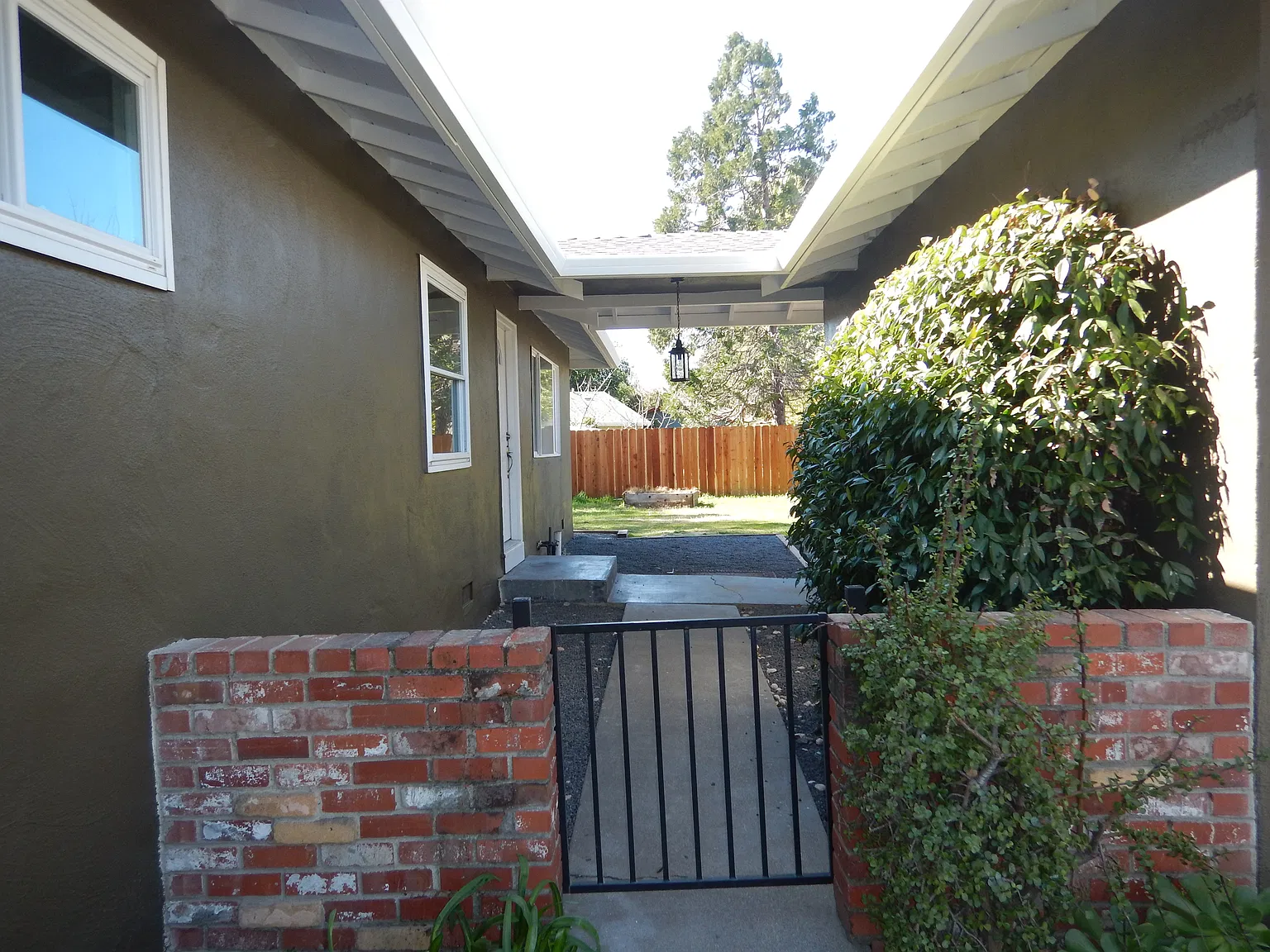 3 bed, 1188 sqft, $3,000 — Photo 4