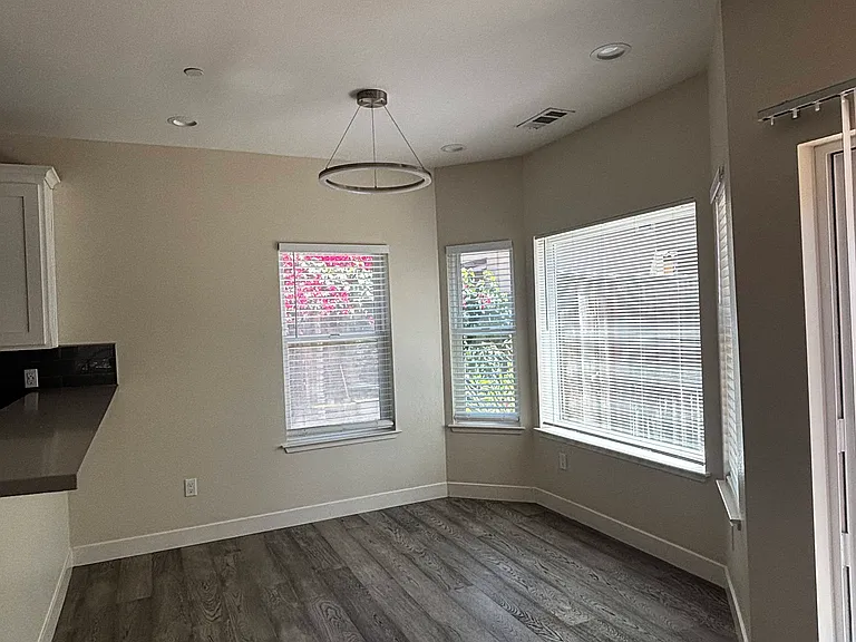 840 Civic Center Dr — Photo 8