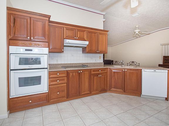 4th image of 2822 SE Tate Ave