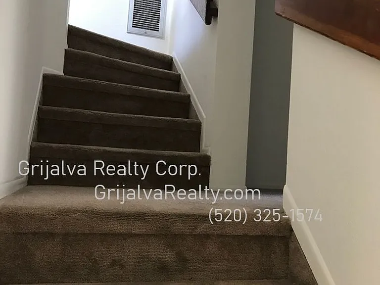 3120 E Corte De La Raqueta — Photo 6