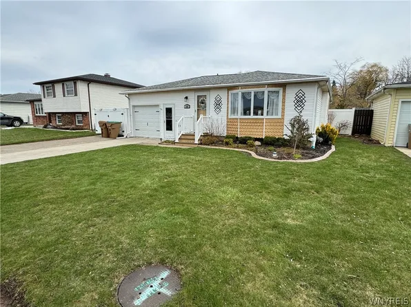 15 Starwood Dr, Cheektowaga, NY 14227