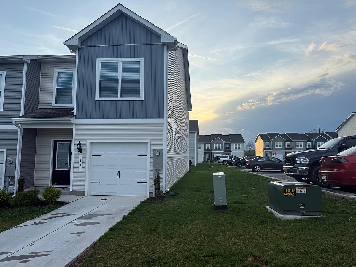 End Unit with easy access to additional parking - 47 Cramsford St