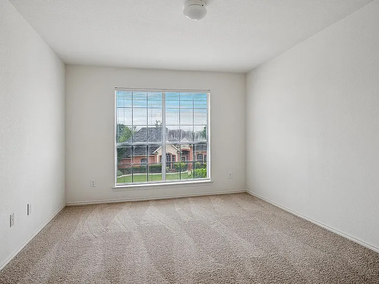 6629 Wickliff Trl — Photo 17