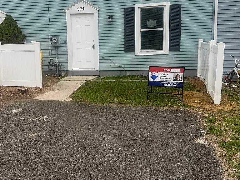 574 W Loch Lomond Dr — Photo 22