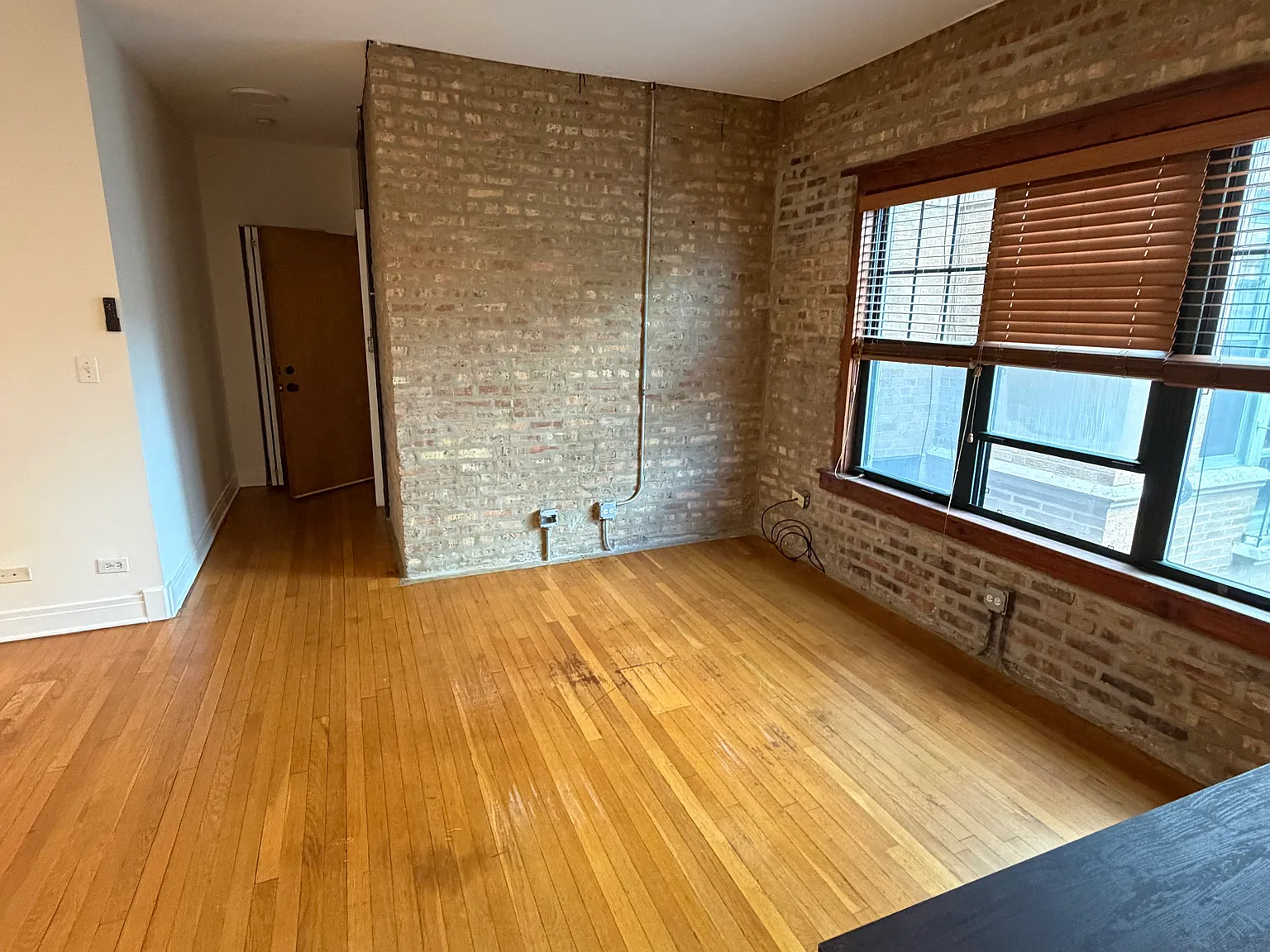7025 N Sheridan Rd — Photo 1
