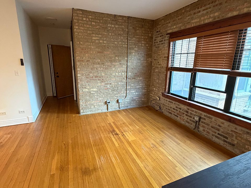 1st image of 7025 N Sheridan Rd APT 3N