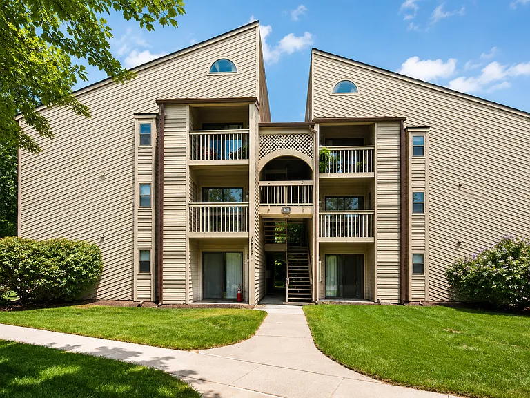 1402 University City Blvd #Q — Photo 1