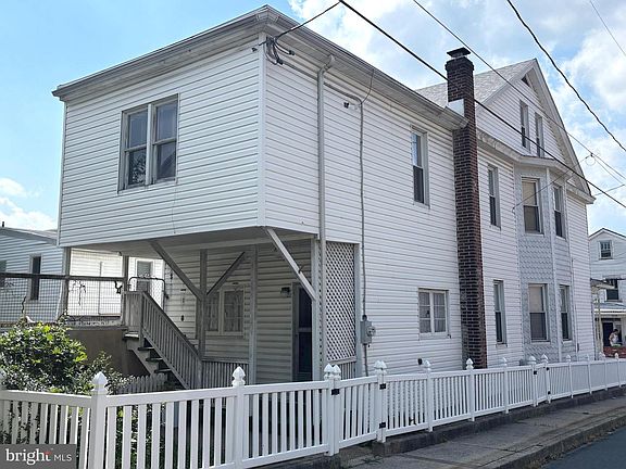3rd image of 217 N 2nd St