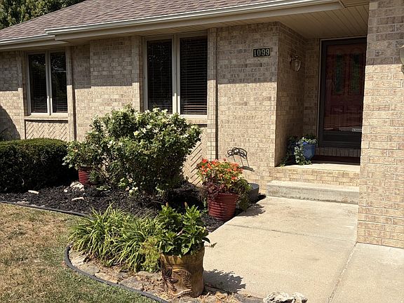 4th image of 1099 E Nottingham Lane