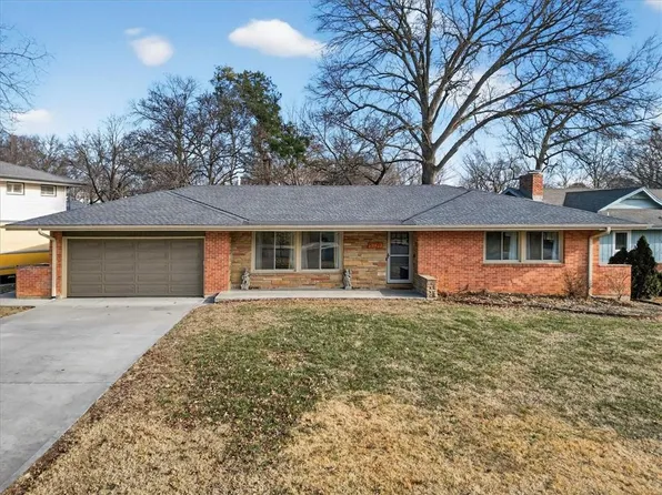 5239 Howe Dr, Roeland Park, KS 66205