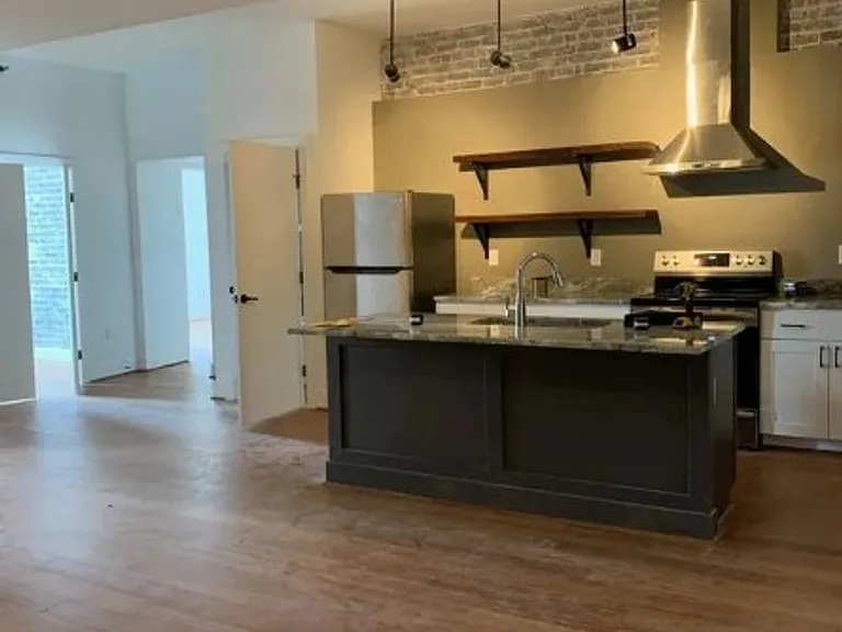 142 N Main St — Photo 6