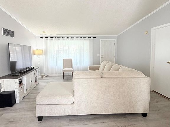 4th image of 59 Meadowview Dr