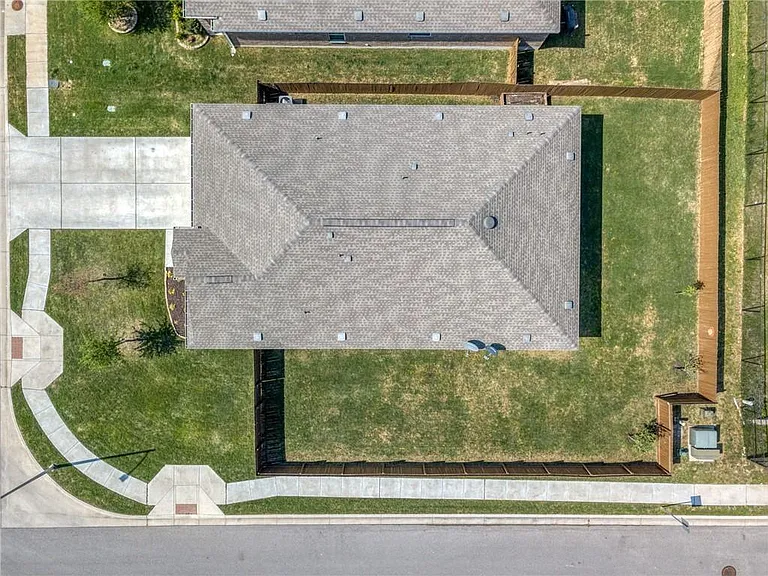 2100 Littleton Dr — Photo 29