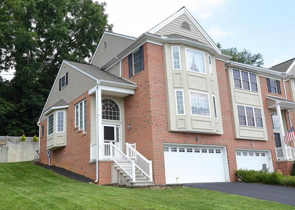 1st image of 454 Hillside Dr