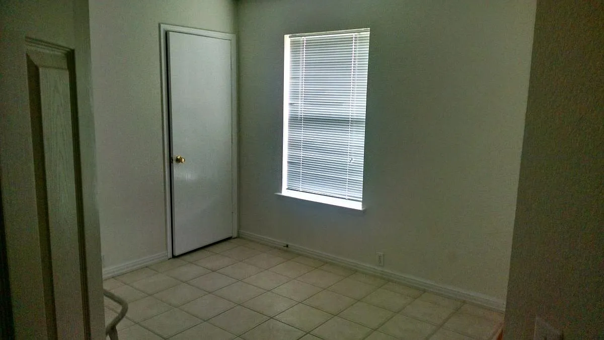 Bedroom - 1400 Gilday Dr