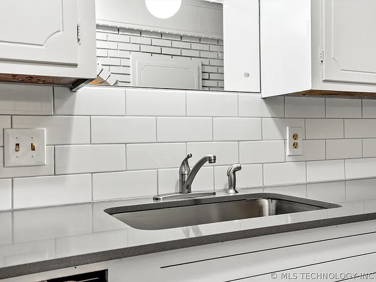 2508 E 51st St — Photo 14