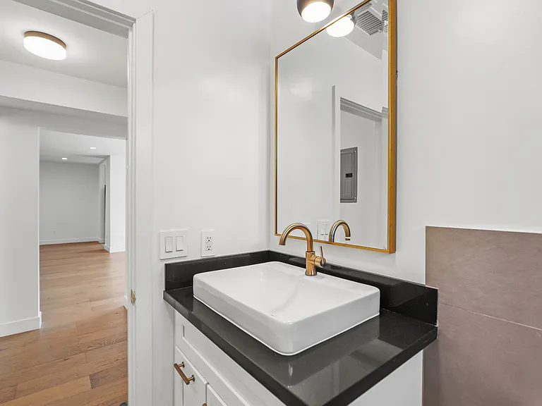 1480 S Canfield Ave — Photo 14
