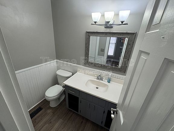 3rd image of 1508 Treetop Ln