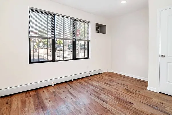 Rented by Premier Metro Realty Corp | media 16