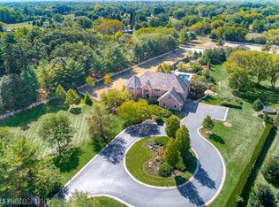 11 Moate Ln, Barrington, IL 60010