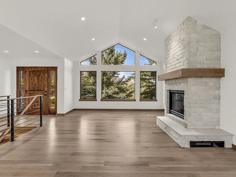 7346 Pinebrook Rd — Photo 8