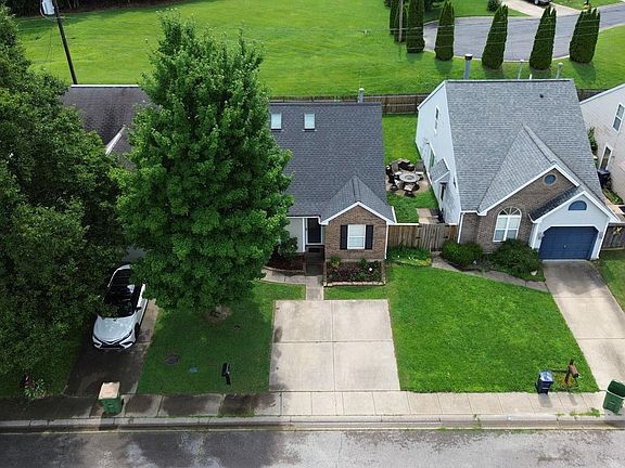 4th image of 956 Millcreek Dr