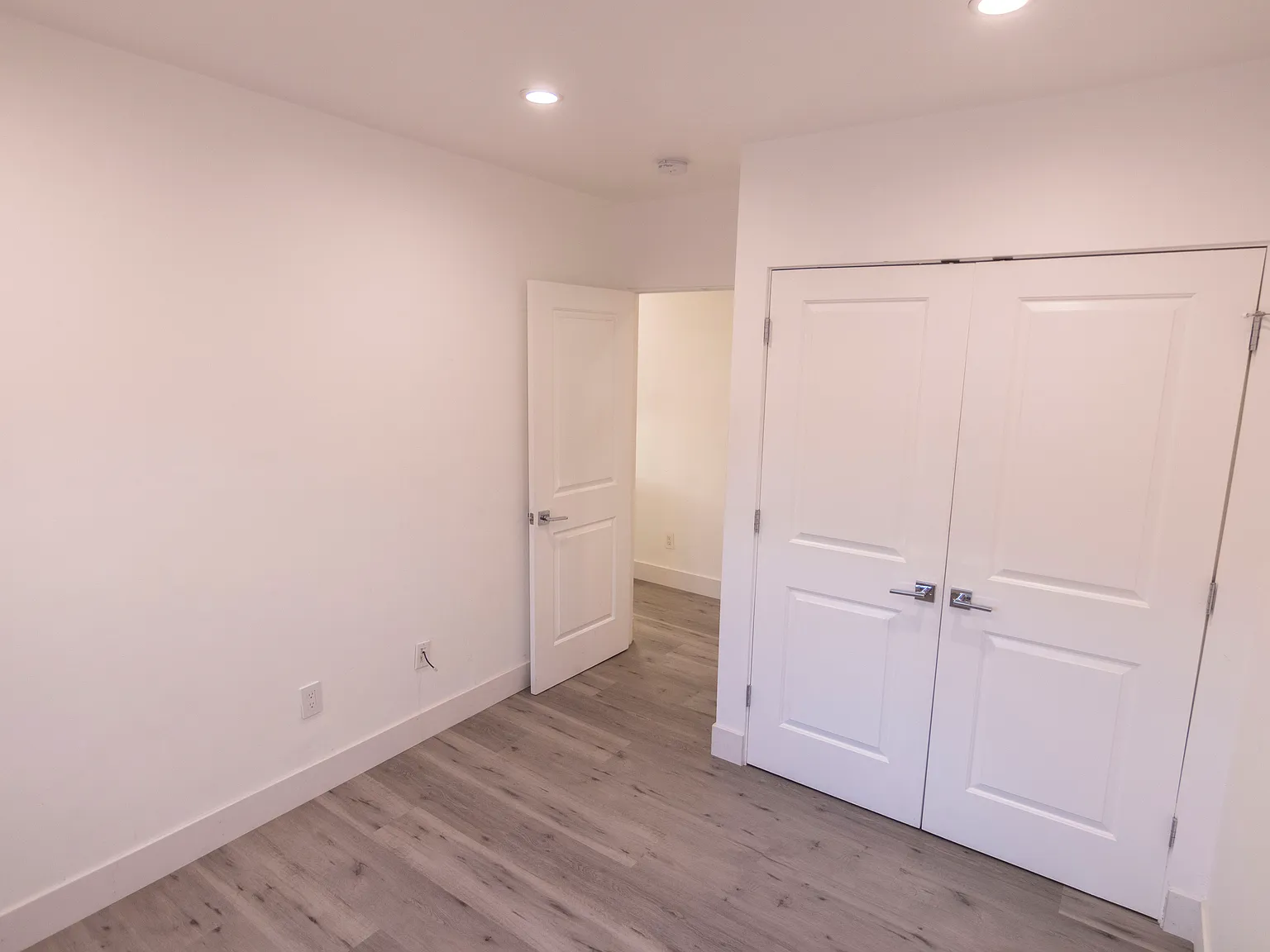 3 bed, 1100 sqft, $4,000 — Photo 3