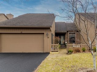 25 Sky Ridge Dr, Rochester, NY 14625