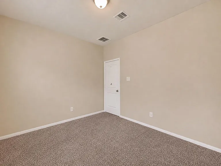 1251 S Maple Dr — Photo 15