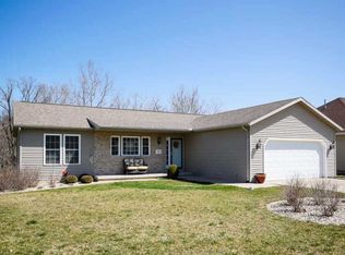 221 Independence Dr, East Peoria, IL 61611